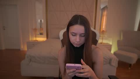 Snapshot of tinynataliee chatting on March 2026 05:19:01 AM tinynataliee online show from March 2026 05:19:01 AM