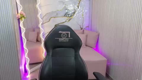 Tiphanyy  online show from February 2026 07:21:02 PM