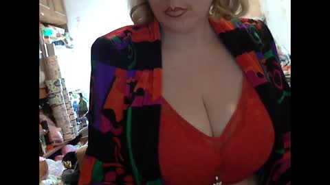 tittylina online show from November 2025 07:12:01 PM