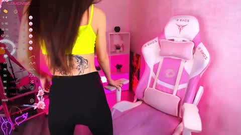 Snapshot of to_your chatting on January 2025 01:04:02 AM 2 GMT Mo Tu We Th Fr 10am-4am online show from January 2025 01:04:02 AM