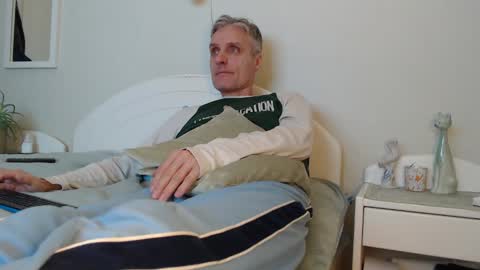 Daniel Bisexual uncut 20cm online show from January 2025 04:03:01 PM