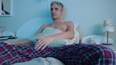 Daniel Bisexual uncut 20cm online show from March 2025 03:05:02 PM