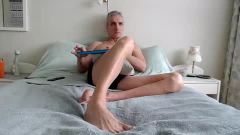 Daniel Bisexual uncut 20cm online show from February 2026 08:04:01 AM