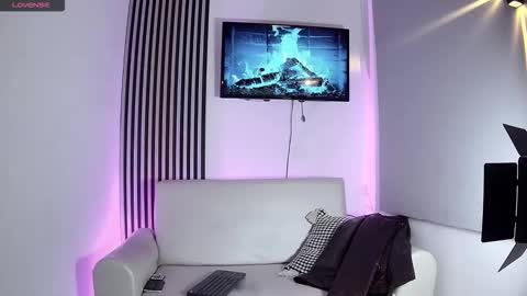 toji lee online show from November 2025 10:54:02 PM