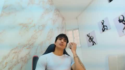 Snapshot of toji_lee chatting on December 2025 08:24:02 PM toji lee online show from December 2025 08:24:02 PM