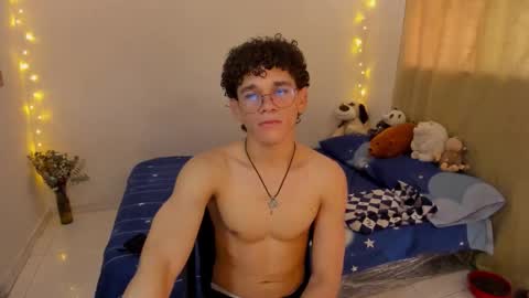 Tom Blue online show from November 2025 03:23:02 PM