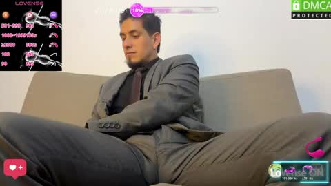 Snapshot of tom_blunt96 chatting on June 2026 04:02:02 AM TOM online show from June 2026 04:02:02 AM