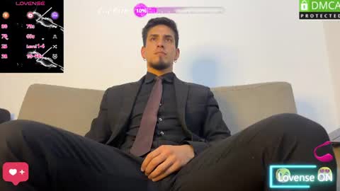 Snapshot of tom_blunt96 chatting on June 2026 11:24:02 AM TOM online show from June 2026 11:24:02 AM