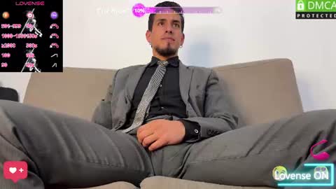 Snapshot of tom_blunt96 chatting on June 2026 12:44:02 PM TOM online show from June 2026 12:44:02 PM