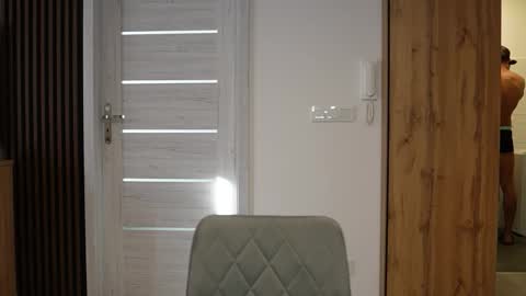 Tom online show from September 2025 06:37:01 AM