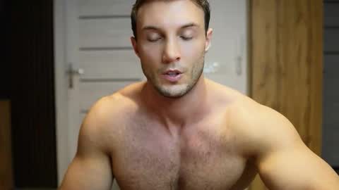 Tom online show from September 2025 06:41:02 PM