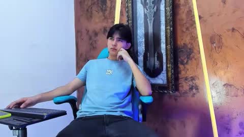 tom_hot20 online show from November 2025 12:38:01 PM