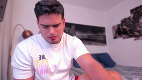 Snapshot of tom_mckleein chatting on January 2025 08:25:02 PM TOM MCKLEEIN instagram online show from January 2025 08:25:02 PM