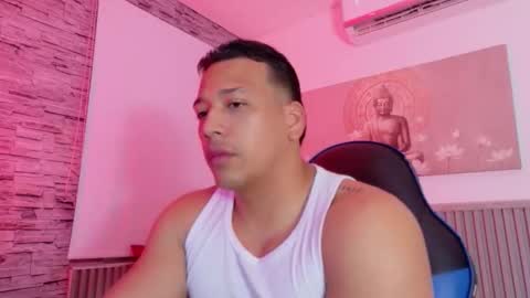 Tom muscle1 online show from December 2025 12:02:02 PM