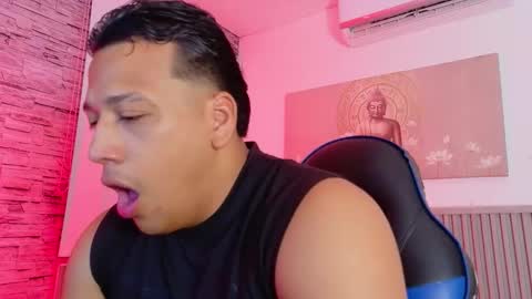 Tom muscle1 online show from February 2026 12:01:02 PM