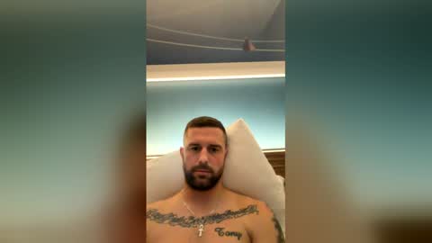 tom_uk1 online show from March 2026 09:41:02 PM