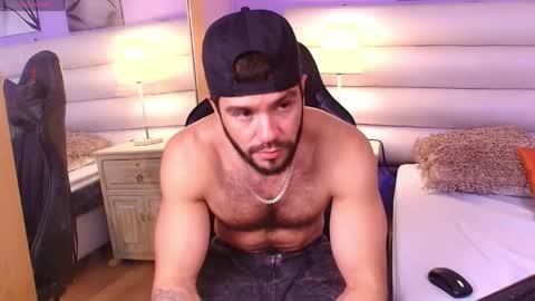 Snapshot of tomas_wolfk chatting on April 2026 04:06:02 PM Andres. online show from April 2026 04:06:02 PM