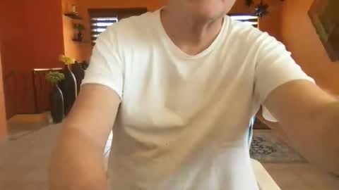 Hola online show from April 2026 06:05:01 PM