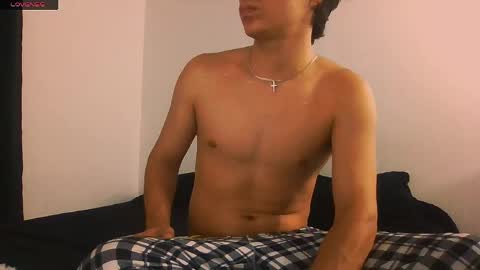 Snapshot of tomastv chatting on May 2026 07:05:01 AM tomasTV online show from May 2026 07:05:01 AM