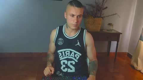 Snapshot of tomdavisxl chatting on May 2026 09:54:01 PM tomDavisXl online show from May 2026 09:54:01 PM