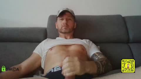 Snapshot of tomhardic chatting on January 2025 09:35:01 AM TOM online show from January 2025 09:35:01 AM