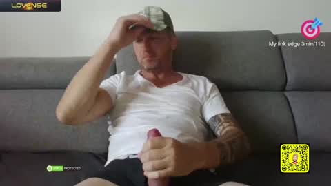 Snapshot of tomhardic chatting on February 2025 09:32:01 AM TOM online show from February 2025 09:32:01 AM