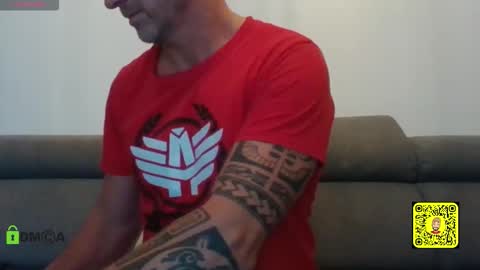 Snapshot of tomhardic chatting on October 2025 12:23:01 AM TOM online show from October 2025 12:23:01 AM