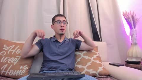 Snapshot of tommas_johnson chatting on February 2026 03:35:01 AM Tomas online show from February 2026 03:35:01 AM