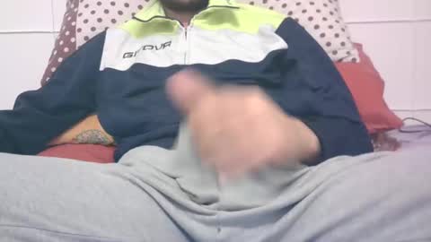 Snapshot of tommaso9046 chatting on January 2025 02:58:01 PM tommaso9046 online show from January 2025 02:58:01 PM