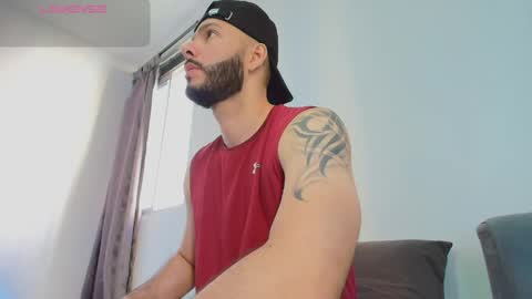 Snapshot of tommel_bailey chatting on May 2026 01:05:02 PM Tommel Bailey online show from May 2026 01:05:02 PM
