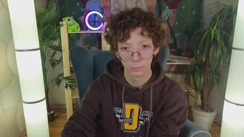 Tommie online show from March 2025 05:44:02 AM