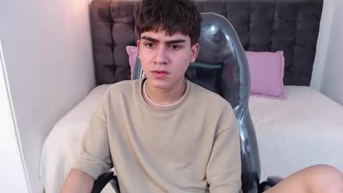 Snapshot of tommy18__ chatting on January 2025 04:33:01 PM Tommy online show from January 2025 04:33:01 PM