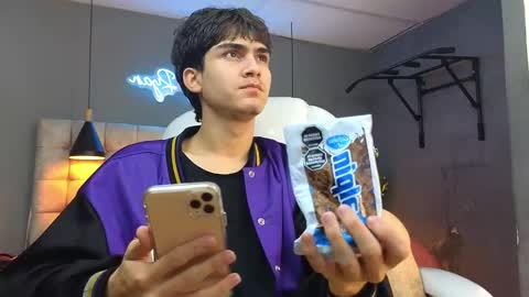 Snapshot of tommy18__ chatting on February 2025 07:04:02 AM Tommy online show from February 2025 07:04:02 AM