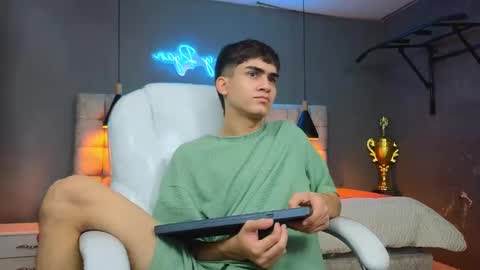 Snapshot of tommy18__ chatting on February 2025 10:23:01 AM Tommy online show from February 2025 10:23:01 AM