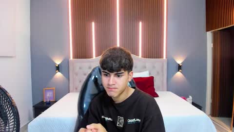 Snapshot of tommy18__ chatting on October 2025 04:02:01 AM Tommy online show from October 2025 04:02:01 AM