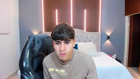 Snapshot of tommy18__ chatting on October 2025 03:53:01 AM Tommy online show from October 2025 03:53:01 AM