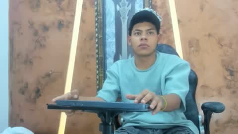 tommy_bigcock19 online show from November 2025 02:43:01 AM