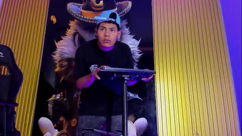 tommy_bigcock19 online show from November 2025 12:33:01 PM