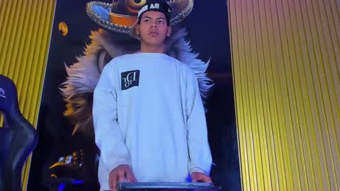 tommy_bigcock19 online show from November 2025 12:27:01 PM