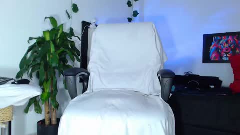 Snapshot of tommy_hotguy chatting on December 2024 02:09:01 AM tommy online show from December 2024 02:09:01 AM