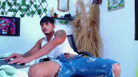 Snapshot of tommy_hotguy chatting on September 2025 03:45:02 PM tommy online show from September 2025 03:45:02 PM