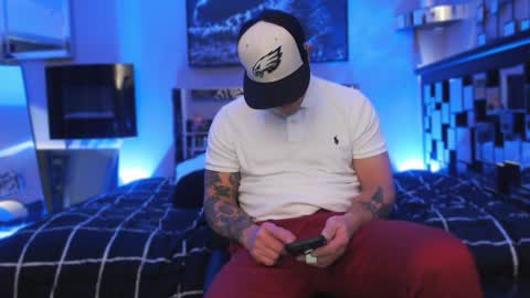 Snapshot of tommy_knuckles chatting on January 2025 09:55:02 PM Tommy online show from January 2025 09:55:02 PM