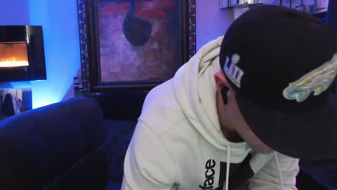 Snapshot of tommy_knuckles chatting on February 2025 11:45:01 PM Tommy online show from February 2025 11:45:01 PM