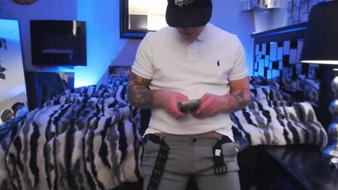 Snapshot of tommy_knuckles chatting on February 2025 01:44:01 PM Tommy online show from February 2025 01:44:01 PM