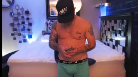 Snapshot of tommy_knuckles chatting on September 2025 07:55:02 AM Tommy online show from September 2025 07:55:02 AM