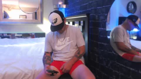 Snapshot of tommy_knuckles chatting on October 2025 08:03:01 AM Tommy online show from October 2025 08:03:01 AM