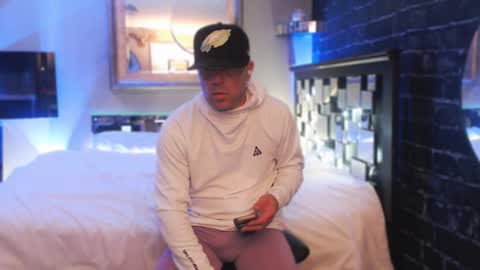 Snapshot of tommy_knuckles chatting on October 2025 02:22:02 AM Tommy online show from October 2025 02:22:02 AM