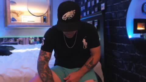 Snapshot of tommy_knuckles chatting on November 2025 07:07:03 AM Tommy online show from November 2025 07:07:03 AM