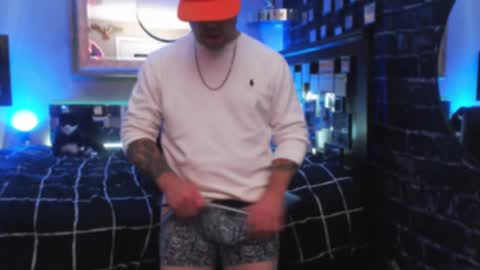 Snapshot of tommy_knuckles chatting on November 2025 02:43:01 AM Tommy online show from November 2025 02:43:01 AM