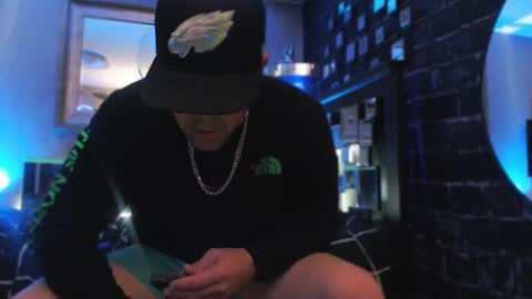 Snapshot of tommy_knuckles chatting on November 2025 12:49:02 PM Tommy online show from November 2025 12:49:02 PM